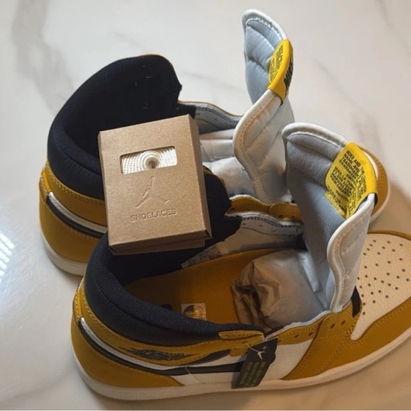 Air Jordan 1 Retro High OG 'Yellow Ochre' - Picture 13 of 15